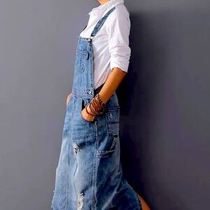 Overall/ denim skirt. 
Soo cute. Ordered wrong size. Never worn.